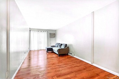 The most desirable Oakland gardens area in bayside, 3-story - photo 6