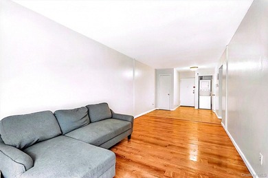 The most desirable Oakland gardens area in bayside, 3-story - photo 7