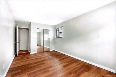 The most desirable Oakland gardens area in bayside, 3-story - photo 8