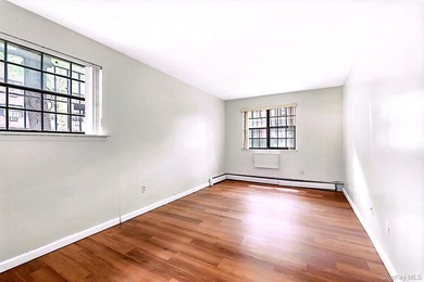 The most desirable Oakland gardens area in bayside, 3-story - photo 9