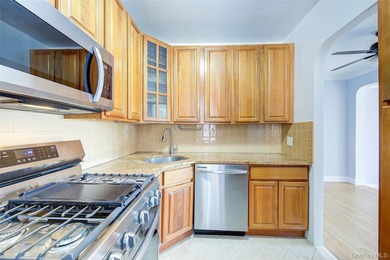 FOREST HILLS SOUTH - The Prewar Gem of Forest Hills. Welcome to - photo 16