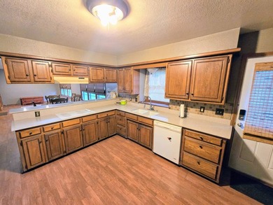 Welcome to this inviting 3-bedroom, 2-bath home located in a - photo 23