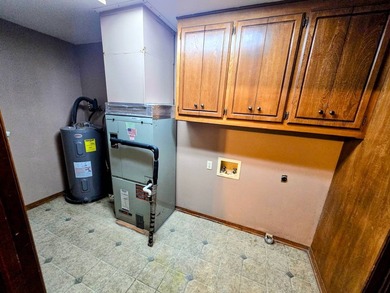 Welcome to this inviting 3-bedroom, 2-bath home located in a - photo 25