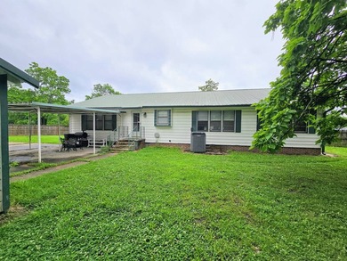 Welcome to this inviting 3-bedroom, 2-bath home located in a - photo 36