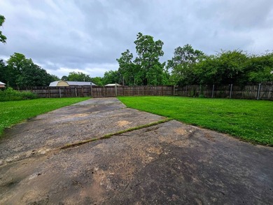 Welcome to this inviting 3-bedroom, 2-bath home located in a - photo 41