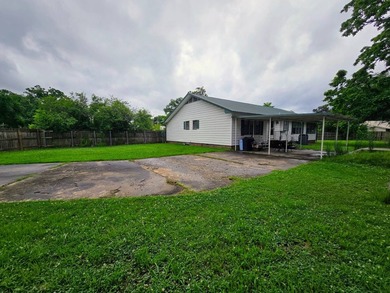 Welcome to this inviting 3-bedroom, 2-bath home located in a - photo 43