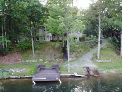 Double waterfront lot with panoramic views of the clear waters - photo 1
