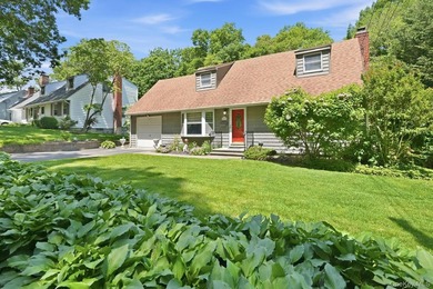 Welcome home to this beautifully maintained charming residence - photo 2