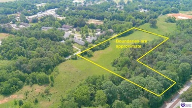 OVER 8 ACRES! Located right in the heart of Munfordville, close - photo 3