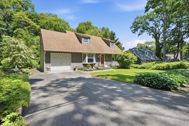 Welcome home to this beautifully maintained charming residence - photo 3