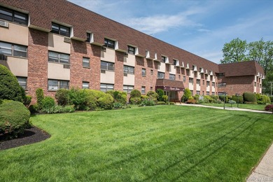 Newly renovated, beautifully updated co-op ideally located near - photo 2
