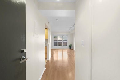 Fabulous 5th floor studio at The Falls Pinnacle, one of the best - photo 6