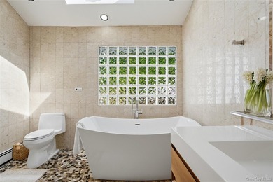 Welcome to this beautifully maintained 4 bedroom, 2.5-bath - photo 23
