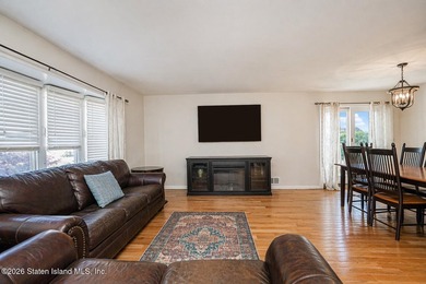 2 Family 6 Over 6 Detached Home is Set up like a 3 Bedroom Ranch - photo 7