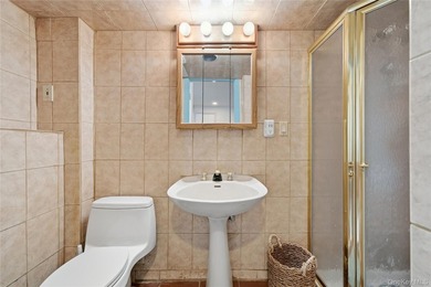 Welcome to this beautifully maintained 4 bedroom, 2.5-bath - photo 29
