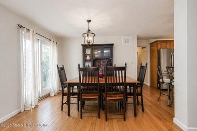 2 Family 6 Over 6 Detached Home is Set up like a 3 Bedroom Ranch - photo 10