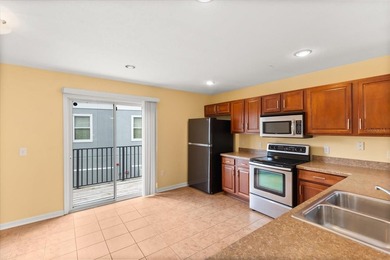 One or more photo(s) has been virtually staged. This end-unit - photo 5