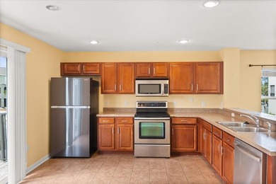 One or more photo(s) has been virtually staged. This end-unit - photo 6