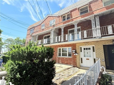 Welcome to this spacious and move-in ready single-family home in - photo 3