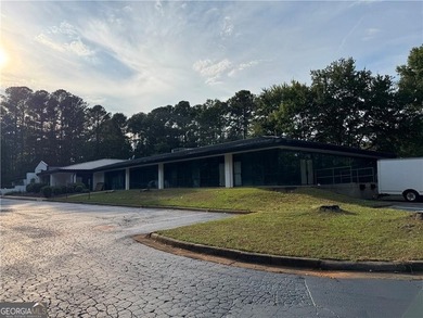 Located 5 minutes from Halcyon! Welcome to 5000 McGinnis Ferry