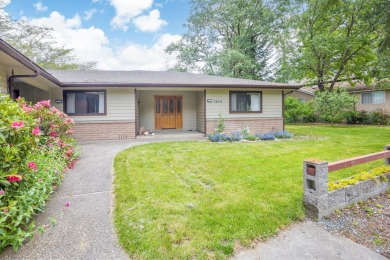 Lake Home For Sale in Grants Pass, Oregon