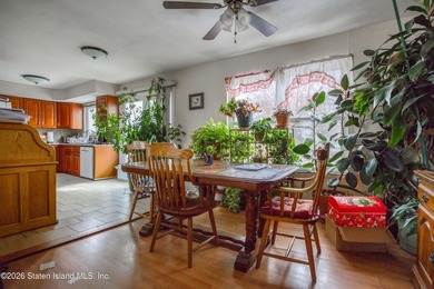 One family end unit townhouse consisting of three bedrooms - photo 4