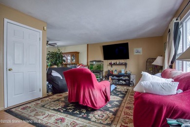 One family end unit townhouse consisting of three bedrooms - photo 6