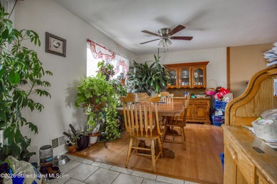 One family end unit townhouse consisting of three bedrooms - photo 8