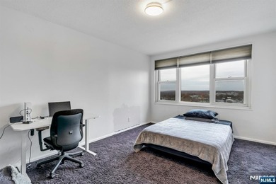 Hi floor, west facing 3Bed/2Bath coop is move in ready. Galley