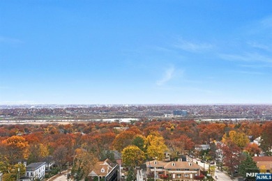 Hi floor, west facing 3Bed/2Bath coop is move in ready. Galley