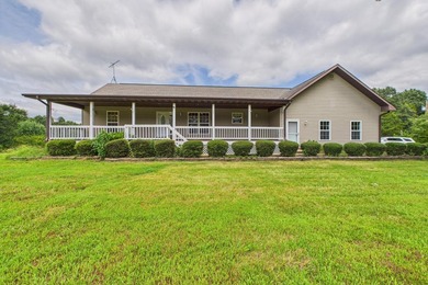 Beautiful one-owner home in the country! 3 bedroom, 2.5 bath - photo 4
