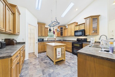 Beautiful one-owner home in the country! 3 bedroom, 2.5 bath - photo 8
