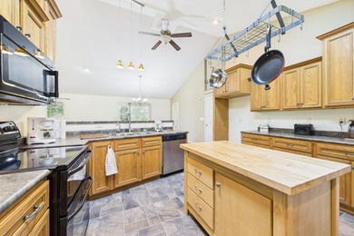 Beautiful one-owner home in the country! 3 bedroom, 2.5 bath - photo 9