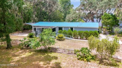 Lake Melrose Home For Sale in Melrose Florida