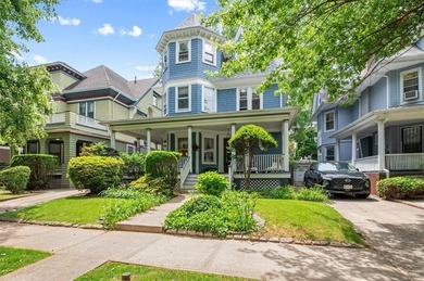 Ditmas Park/ South Midwood- Magnificent, fully detached - photo 3