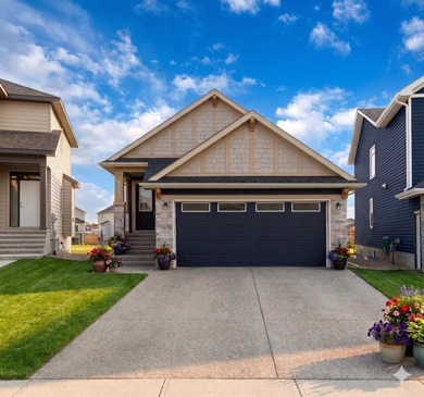 Welcome to this exceptional bungalow offering over 2,500 sq. ft - photo 1