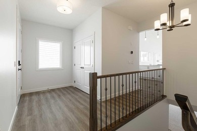Welcome to this exceptional bungalow offering over 2,500 sq. ft - photo 4
