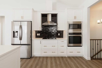 Welcome to this exceptional bungalow offering over 2,500 sq. ft - photo 6