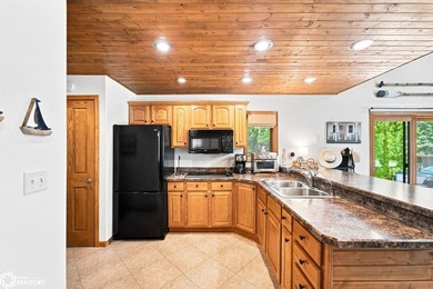 WELCOME TO YOUR PERFECT CLEAR LAKE GETAWAY!! Built in 2005, this - photo 12