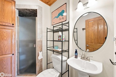 WELCOME TO YOUR PERFECT CLEAR LAKE GETAWAY!! Built in 2005, this - photo 17