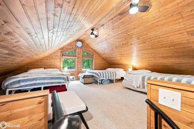 WELCOME TO YOUR PERFECT CLEAR LAKE GETAWAY!! Built in 2005, this - photo 18