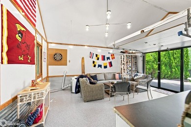 WELCOME TO YOUR PERFECT CLEAR LAKE GETAWAY!! Built in 2005, this - photo 24