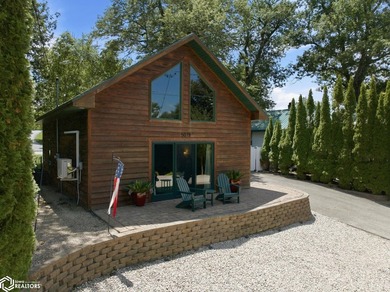 WELCOME TO YOUR PERFECT CLEAR LAKE GETAWAY!! Built in 2005, this - photo 27