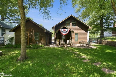 WELCOME TO YOUR PERFECT CLEAR LAKE GETAWAY!! Built in 2005, this - photo 33