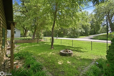 WELCOME TO YOUR PERFECT CLEAR LAKE GETAWAY!! Built in 2005, this - photo 35