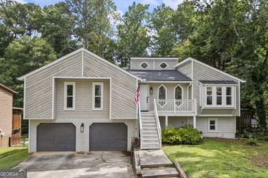 Welcome to your own private backyard paradise! This beautifully - photo 1