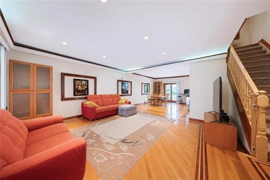 Rare-Find Oversized Single-Family Home with Private Driveway & - photo 6