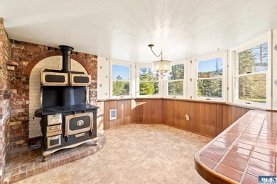 Marketing Remarks Multi Gen Family Compound! There are homes &