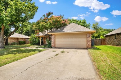 Welcome to 8 Cimarron Dr, a beautiful single-story home nestled - photo 2