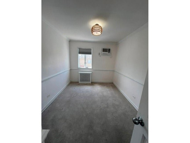 Great opportunity to own this lovely & cozy 3-bedroom house on - photo 8